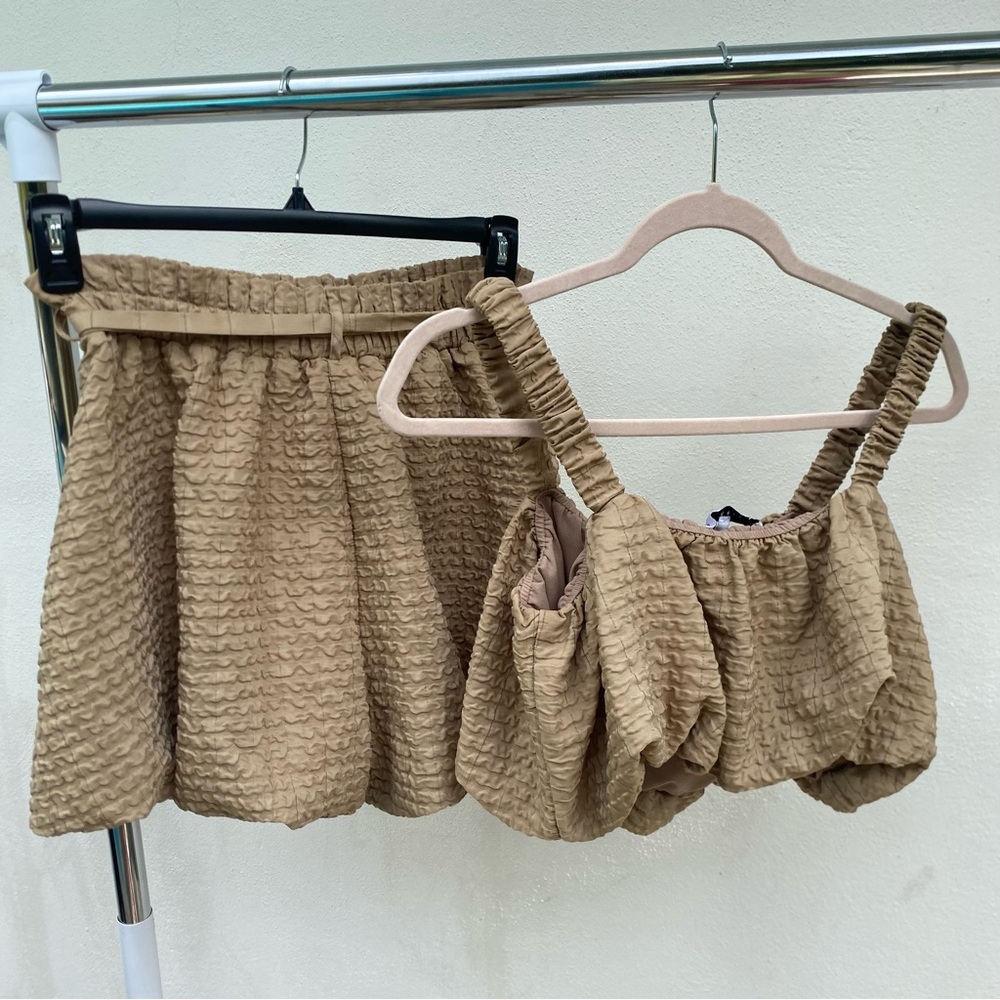Textured Tan Puff Crop Top & Balloon Shorts Size Medium - Picture 7 of 7